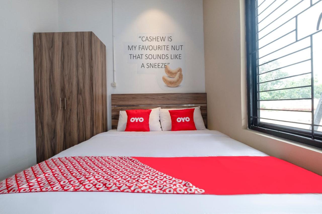 Oyo Life 3246 Walnut Inn G-10 Telukjambe Esterno foto